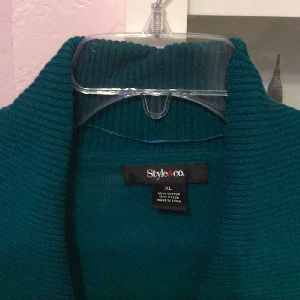 Sweater gently worn beautiful jewel tone color
